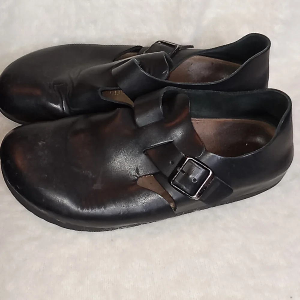 Birkenstock sz 7/7.5 clog sandal black